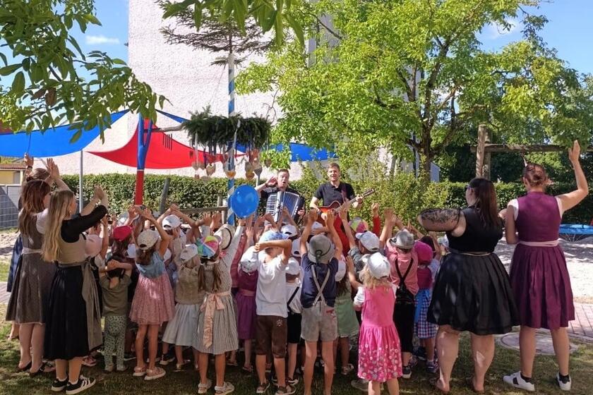 Partyband Rotzlöffel sorgt für Stimmung im Kinderhaus