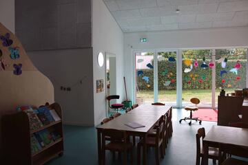 Gruppenraum in der KiTa Muggelburg, Ansicht von der Tür aus