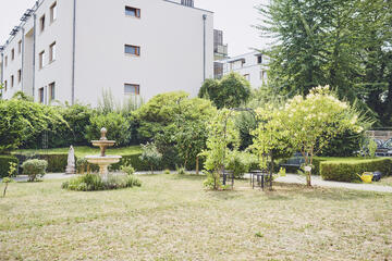 Blick vom Garten zum Johanniter-Haus Köln Porz.