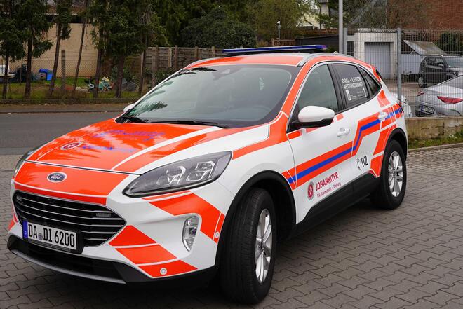 Einsatzfahrzeug für Org. Leiter Rettungsdienst auf dem Hof der Geschäftsstelle Griesheim