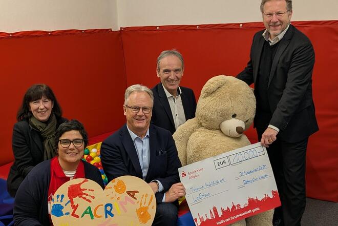 Rotarier zum zweiten Mal in Folge eine Spende in Höhe von 10.000 Euro an Lacrima – Zentrum für trauernde Kinder und Jugendliche der Johanniter in Kempten.