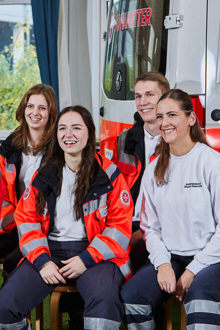 Teilnehmende bei einem Lehrgang an der Johanniter-Akademie.
