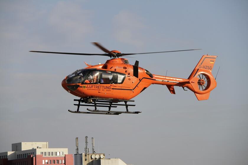 Rettungshubschrauber Christoph 4 im Flug