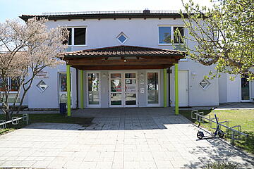 Eingang Johanniter-Kindertagesstätte "Burgspatzen"
