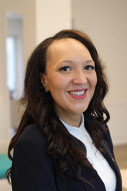 Portraitfoto Janet Mayer