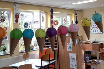 selbstgebastelte St.-Martins-Laternen in der Johanniter-Mittagsbetreuung Obertrubach