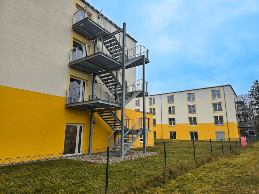 Blick auf das Gebäude, in dem das Betreute Wohnen Weideberg untergebracht ist