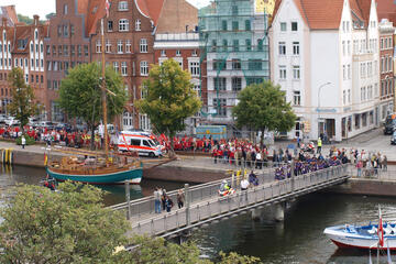 Einzug in die Musik- und Kunsthalle