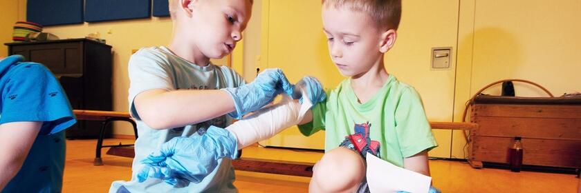 Bei den Ersthelfern von morgen in Dresden wird die Sozialkompetenz der Kinder gefördert.