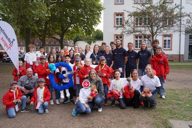 Gruppenfoto der Mannschaften aus Darmstadt-Dieburg beim Landeswettkampf in Mainz