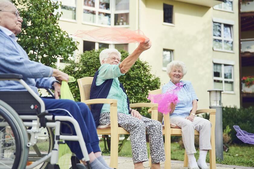 Bewegungsübungen mit Tüchern