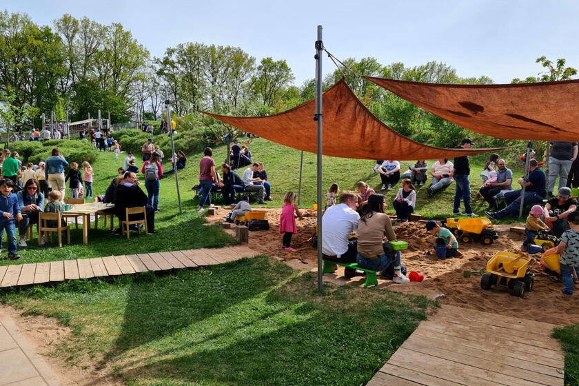Blick auf das Familienfest anlässlich von Mutter- und Vatertag in der Kinderinsel Reckendorf