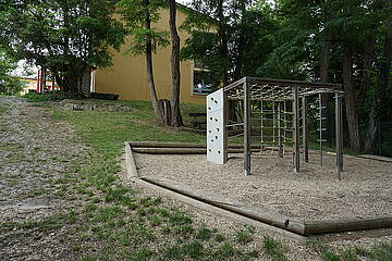 Klettergerüst vom Kindergarten Frechdachs