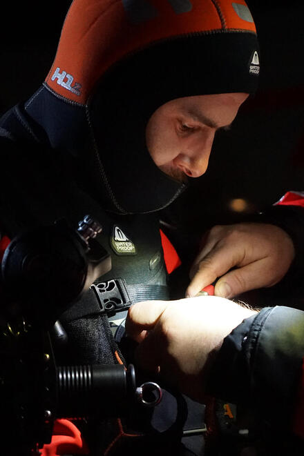 Die Tauchergruppe Eutin bei einer Übung in Travemünde