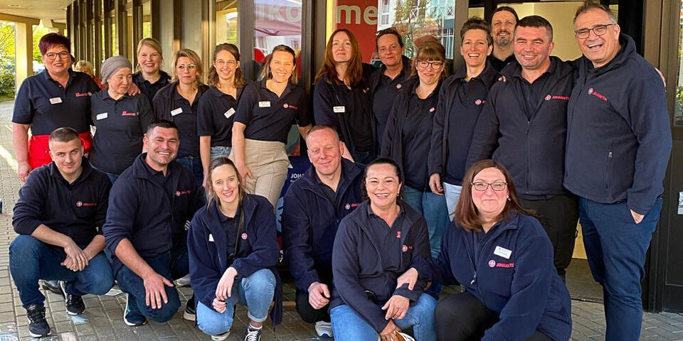 Gruppenfoto mit mehreren Personen des Team Johanniter Rhein-Main