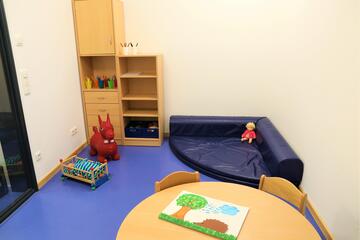 blauer Spielraum Johanniter-Kinderkrippe "Turmwichtel"