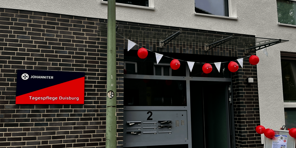 Eingangsbereich mit bunten Luftballons