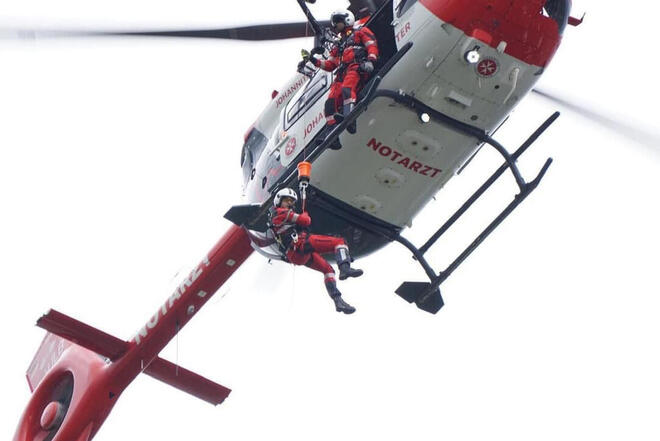 Vorführung Windenmanöver auf der Messe RETTmobil