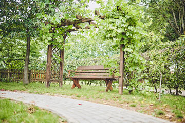 Eine einladende Sitzgelegenheit am Johanniter-Stift Meerbusch
