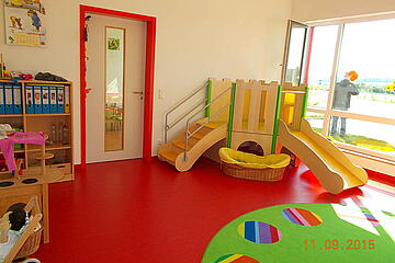 roter Gruppenraum Johanniter-Kinderkrippe "Pusteblume"