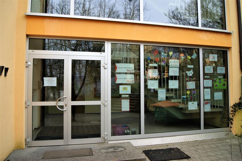 Eingangstür Johanniter-Kinderhort "Fuchsbau"