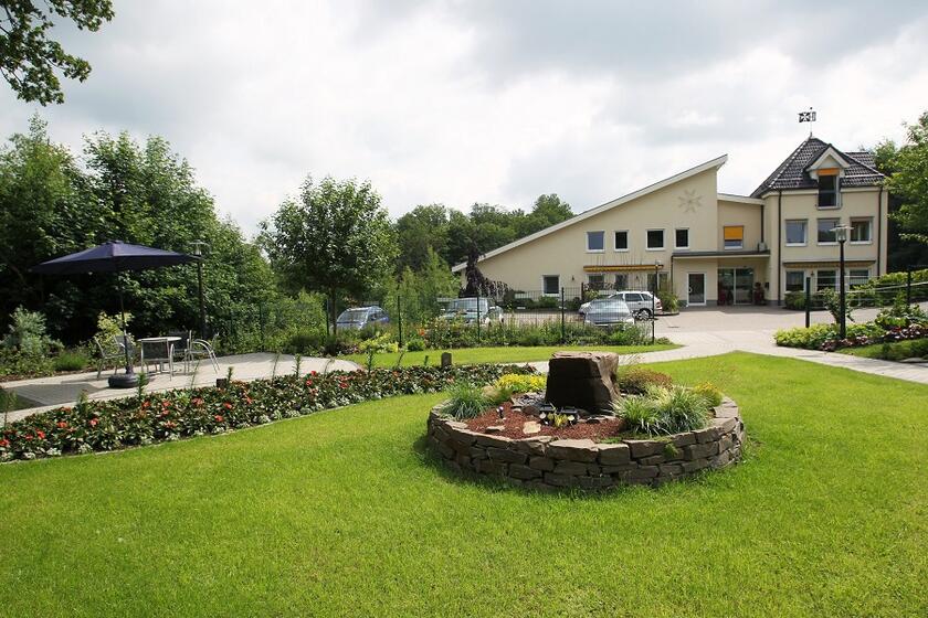 Hospiz mit Garten.