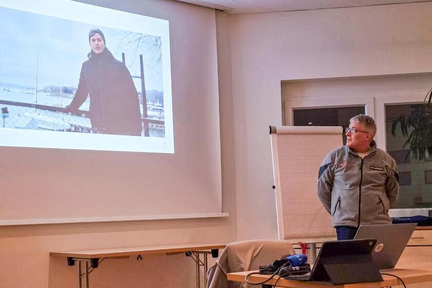 Tilman Schramm sendete eine Videobotschaft an die Lübecker Ehrenamtlichen zum Dienstabend. Hans-Martin Grusnick (Mitglied im Regionalvorstand) verkündete den Wechsel.