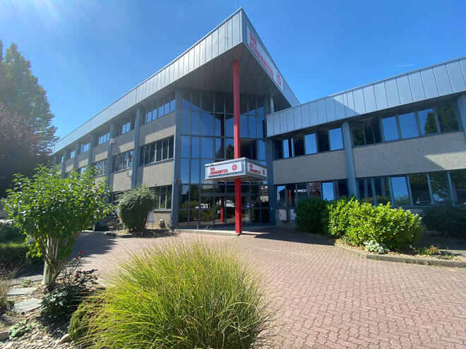 Haupteingang zum Regionalverband Rhein-Main der Johanniter in Frankfurt Nieder-Eschbach.