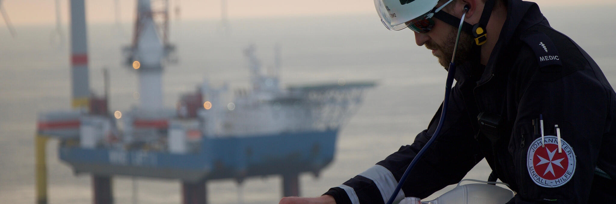 Rettungssanitäter im Offshore-Windpark