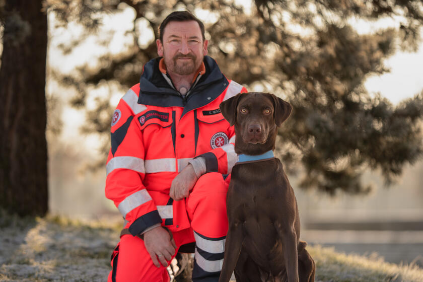 Kersten und Snorre von der Johanniter-Rettungshundestaffel Baden-Karlsruhe