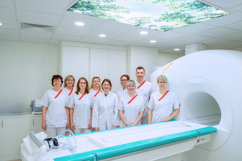 Team der Radiologie Treuenbrietzen am neuen MRT