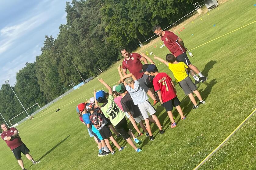 Die Kinder probierten verschiedene Sportarten aus.