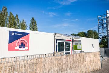 Eingang der KiTa Wolkenschloss mit barrierefreiem Aufgang 