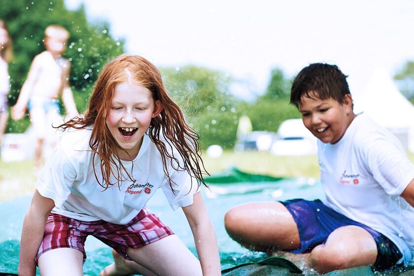 Johanniter-Ferienprogramme für arme Kinder: öffnen Kinderherzen, schenken Selbstbewusstsein.