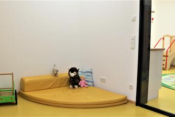 gelber Spielraum Johanniter-Kinderkrippe "Turmwichtel"