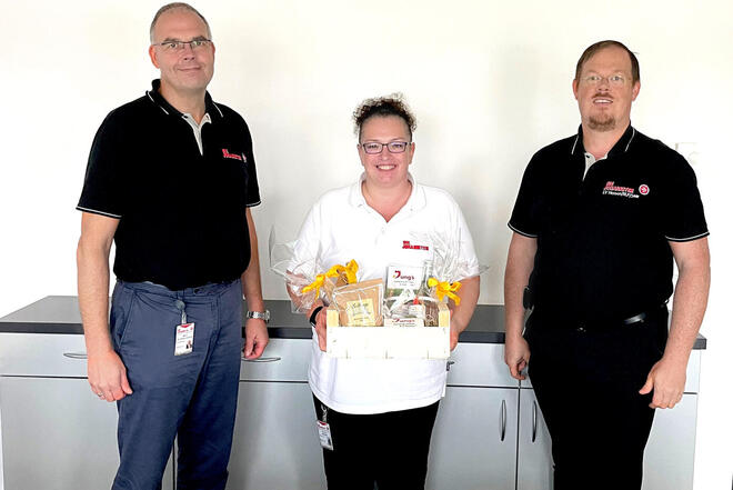 Unsere Auszubildende hat am 02.07.2021 ihre Ausbildung zur Kauffrau im Dialogmarketing abgeschlossen.