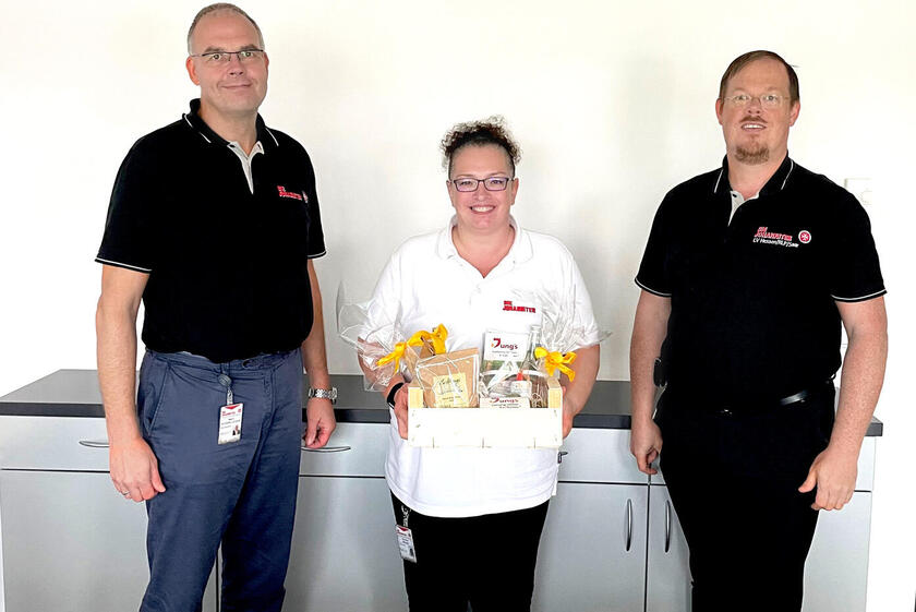 Unsere Auszubildende hat am 02.07.2021 ihre Ausbildung zur Kauffrau im Dialogmarketing abgeschlossen.