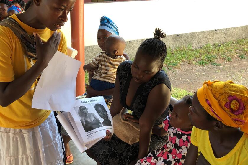 Gesundheitsaktivistinnen klären Mütter über Pellgra auf