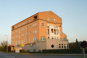 Außenaufnahme der Johanniter-Regionalgeschäftsstelle in Mannheim Friedrichsfeld in den 1990er Jahren..