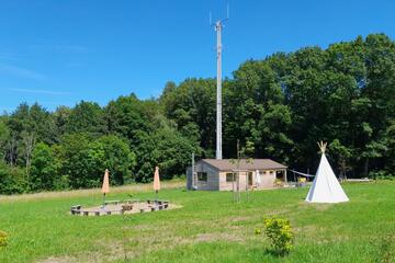 Außenansicht Johanniter-Waldkindergarten "Kohlberger Kohlmeisen..."