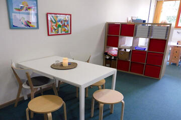 Sitzmöglichkeiten für gemeinsame Gespräche und gemütliches Beisammensitzen. 