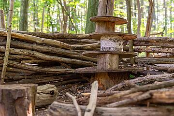 Rückzugsort im Wald der Waldgruppe der Johanniter-Kita Pfützenracker