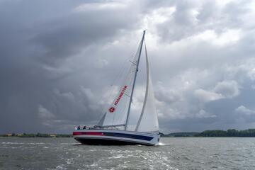 Segelboot der Johanniter auf der Pötenitzer Wiek.