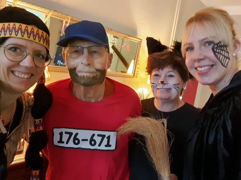 Gäste und Pflegekräfte in der Tagespflege Marmstorf sind verkleidet