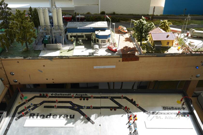 Modellbahnanlage mit Weichen