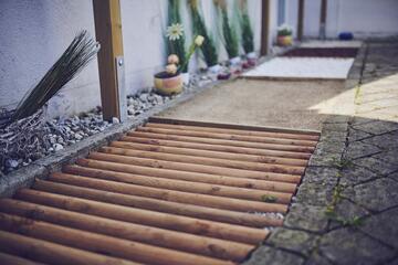 Barfußpfad im Garten vom Johanniter-Haus Herrsching