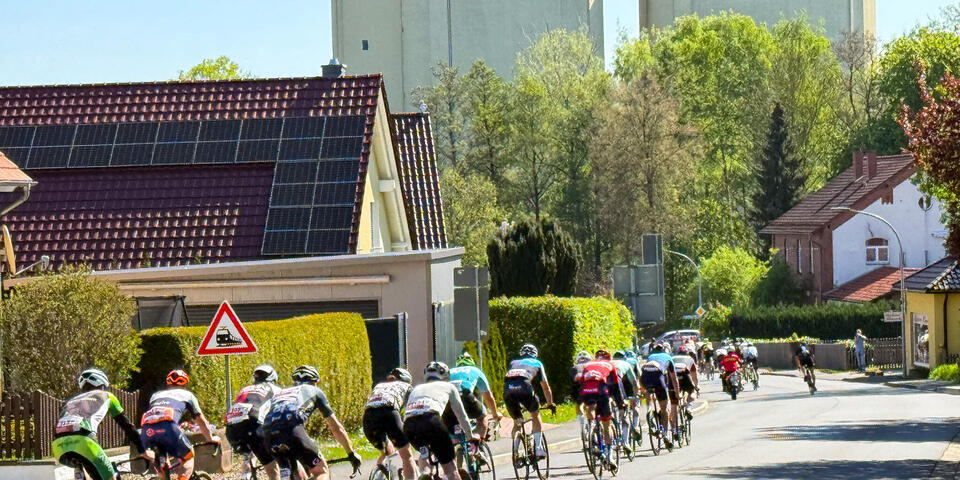 Radrennfahrer auf einer Straße