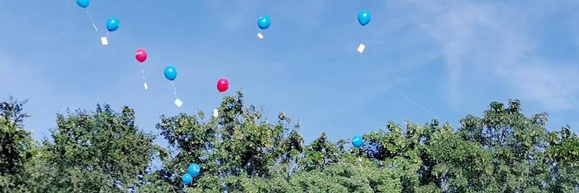 Kinder senden Himmelspost an die verstorbenen Angehörigen