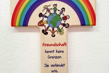 Motto "Freundschaft kennt keine Grenzen - Sie verbindet uns" Johanniter-Kinderhort "Naturentdecker"