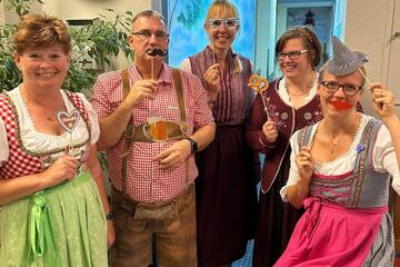 das Team der Tagespflege Marmstorf feiert Oktoberfest